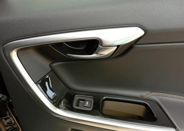 Volvo XC 60 cena 84900 przebieg: 192000, rok produkcji 2017 z Piekary Śląskie małe 407